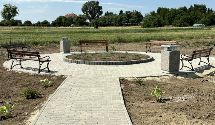 Fotka - Úprava a tvorba miestneho parku v obci Strážne